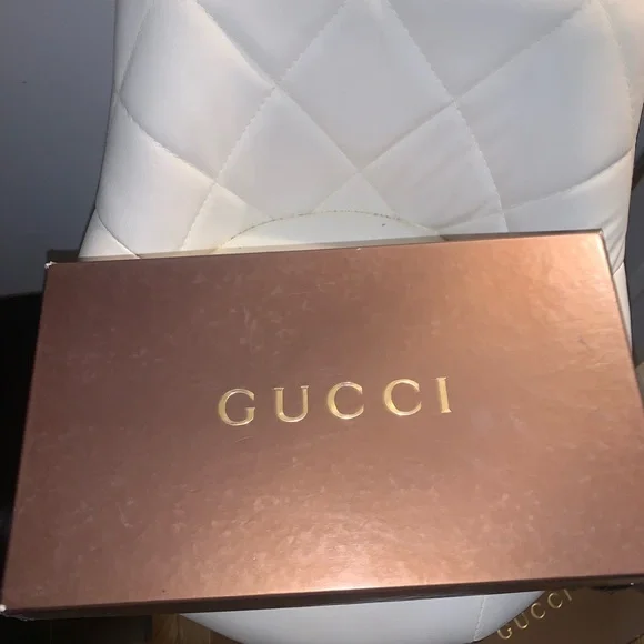 Gucci Black Leather Sneakers with Signature Stripe - Picture 2 of 4